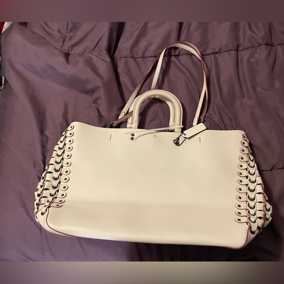 Coach OffWhite Genuine Glovetanned Leather Rogue Tote With Coach Link Detail - Picture 8 of 16